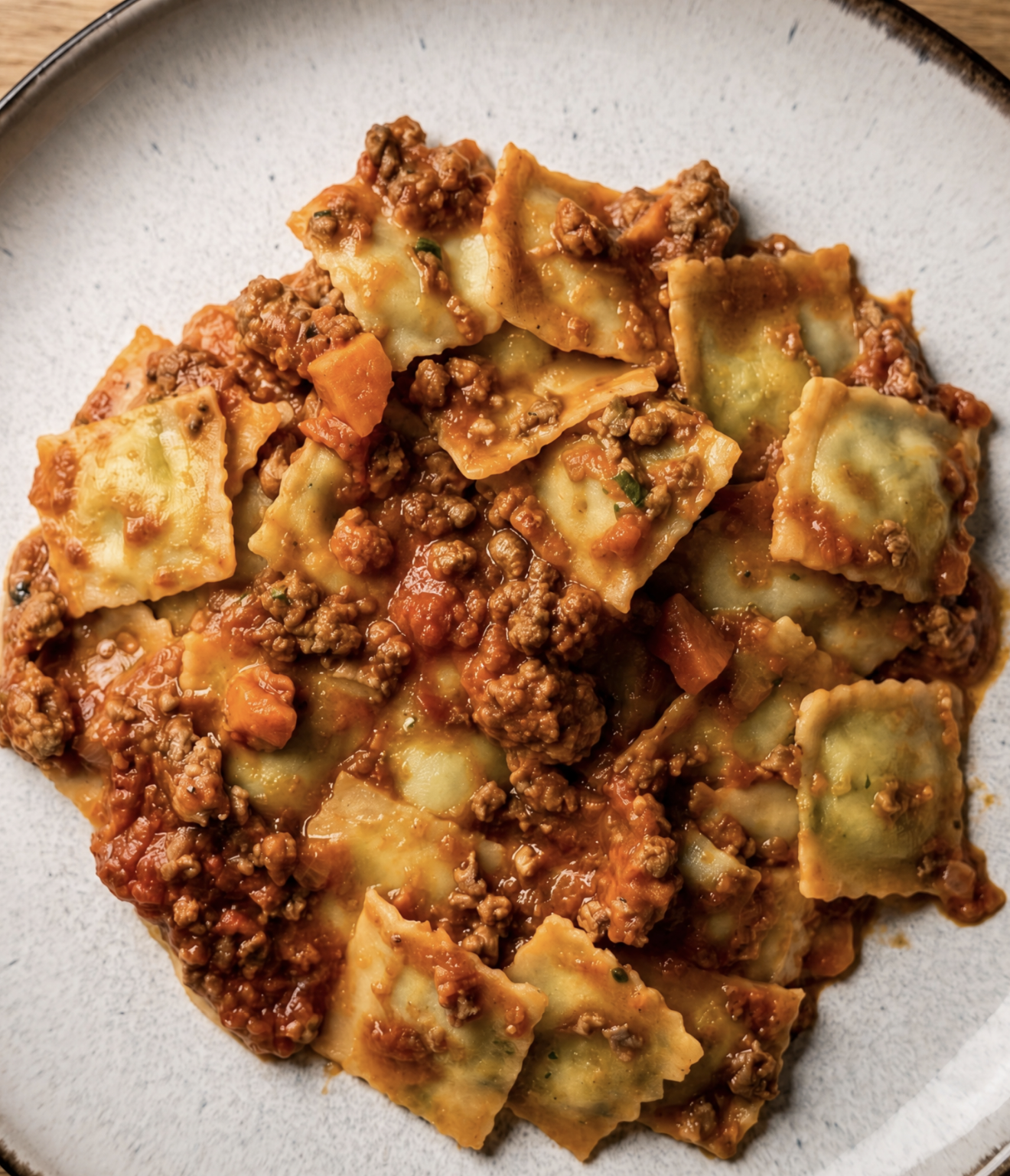 Ravioli Pastiamo serviti nel piatto